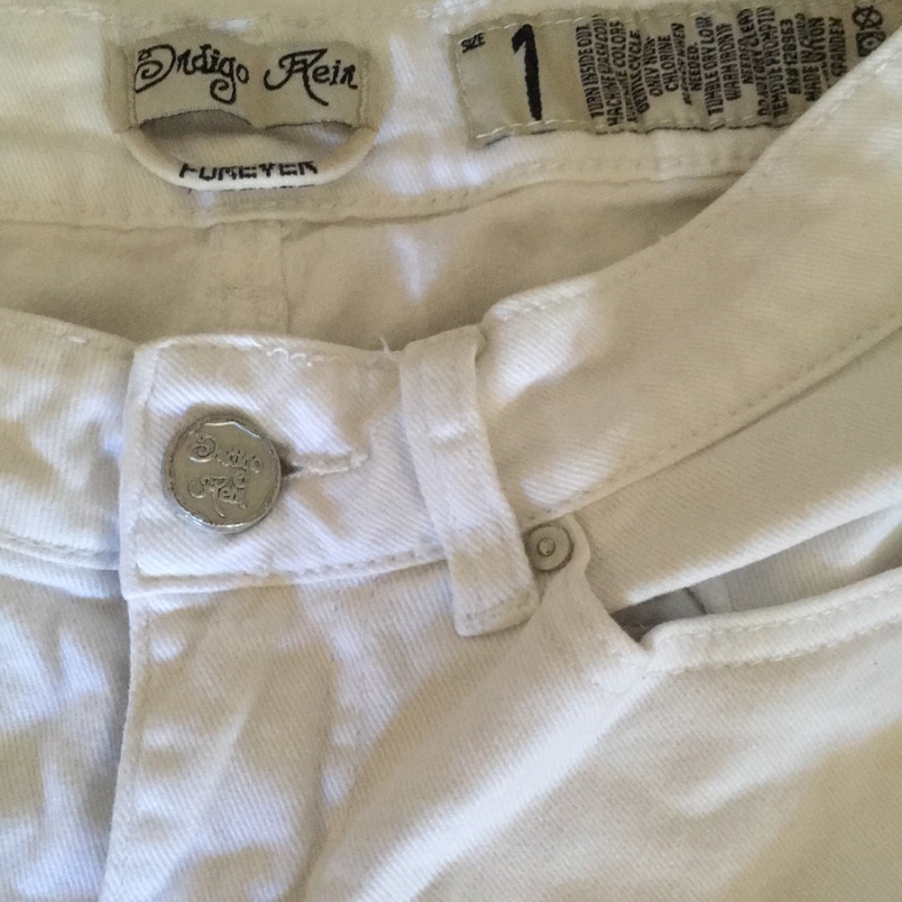 Distressed Jean - Picture 5 of 7